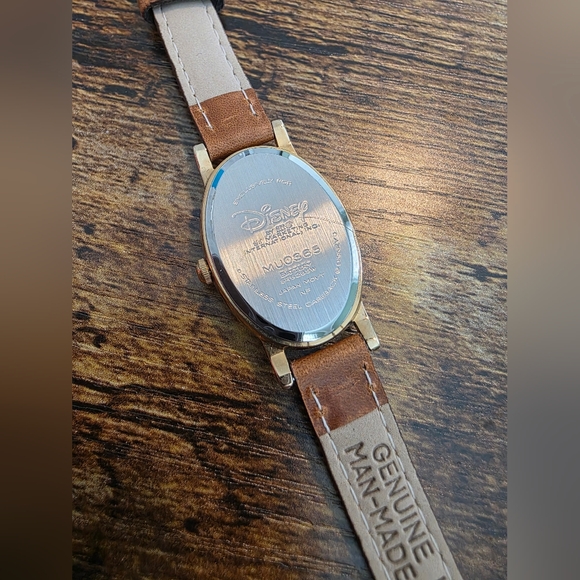 Disney Winnie the Pooh Watch with Brown Leather Strap - Picture 2 of 6